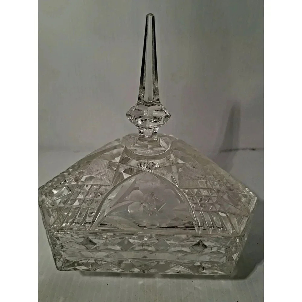 VINTAGE ELEGANT TRI-FOOTED CRYSTAL GLASS CANDY DISH WITH ORNATE TALL SPIRED LID